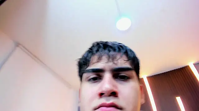 Snapshot of Tommy18__ chatting on January 16, 2026, 3:21 am Tommy18 online show from January 16, 2026, 3:21 am