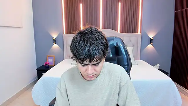 Snapshot of Tommy18__ chatting on February 6, 2026, 3:13 am Tommy18 online show from February 6, 2026, 3:13 am