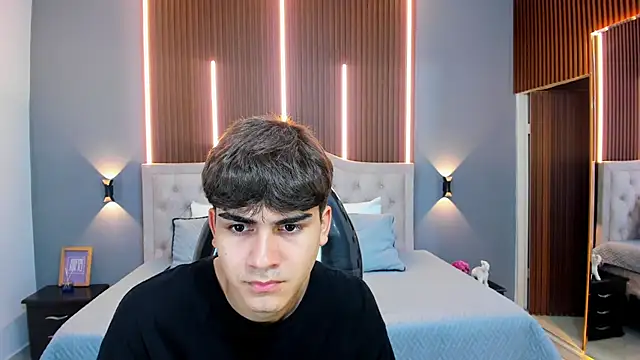 Tommy18   online show from October 21, 2025, 3:28 am