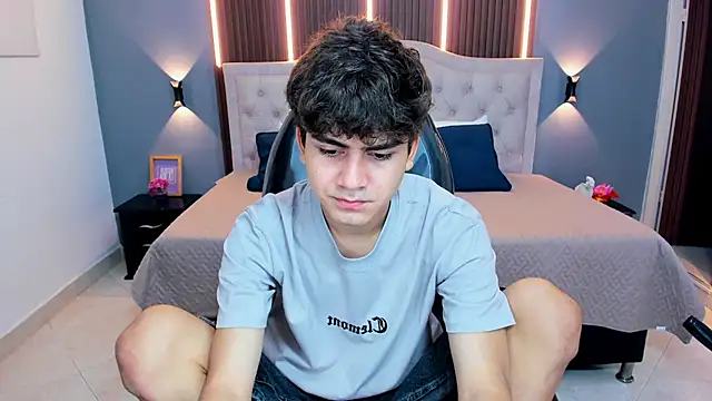 Tommy18   online show from April 2, 2026, 3:46 am