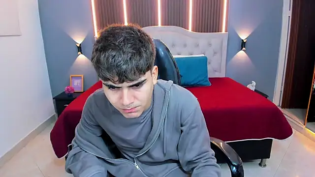 Snapshot of Tommy18__ chatting on February 15, 2026, 3:29 am Tommy18 online show from February 15, 2026, 3:29 am