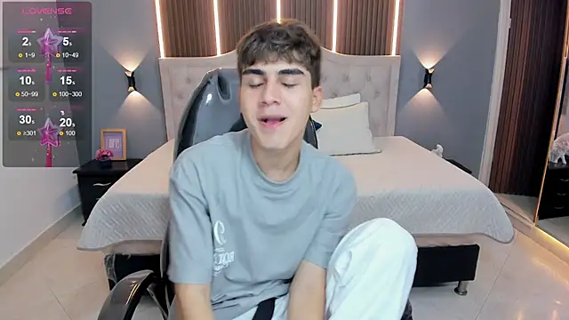 Snapshot of Tommy18__ chatting on February 22, 2026, 4:15 am Tommy18 online show from February 22, 2026, 4:15 am