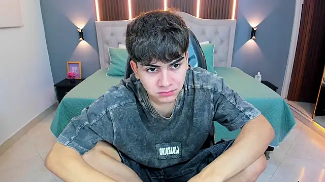 Snapshot of Tommy18__ chatting on February 28, 2026, 3:28 am Tommy18 online show from February 28, 2026, 3:28 am