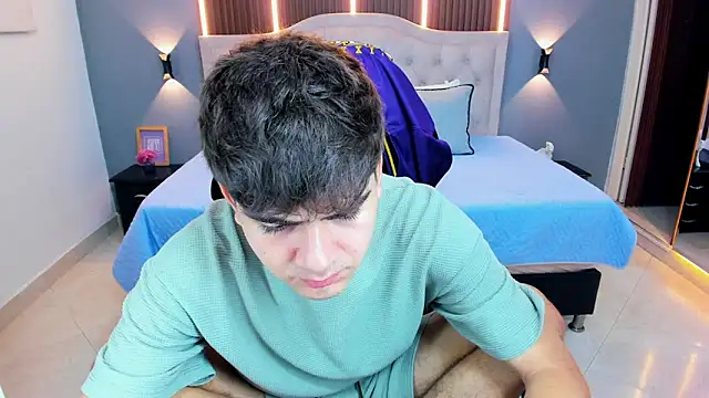 Snapshot of Tommy18__ chatting on February 25, 2026, 3:29 am Tommy18 online show from February 25, 2026, 3:29 am