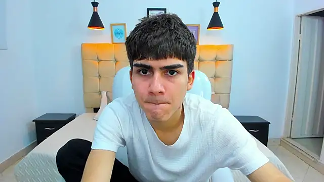 Tommy18   online show from March 23, 2025, 3:43 am