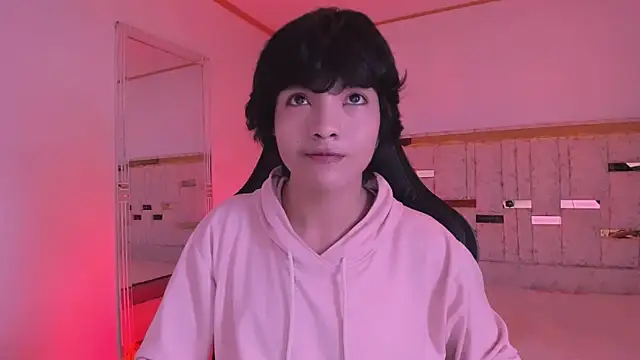 AllanYong18 online show from March 10, 2025, 8:06 am