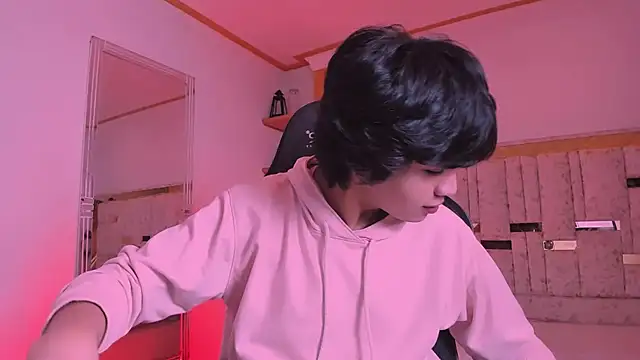 AllanYong18 online show from March 16, 2025, 9:05 am