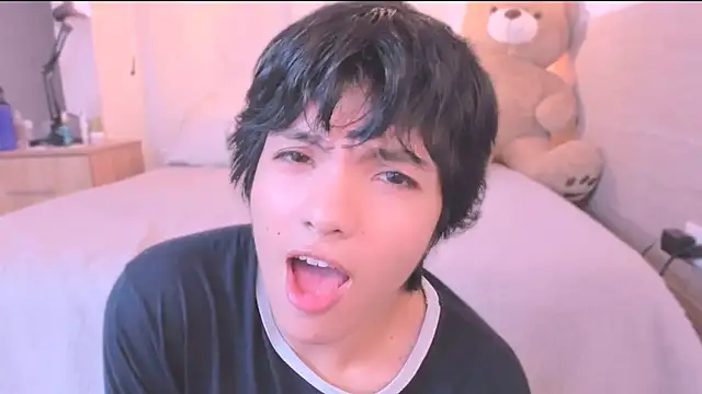 AllanYong18 online show from September 18, 2025, 7:44 am