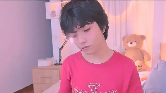 AllanYong18 online show from December 19, 2025, 11:01 am