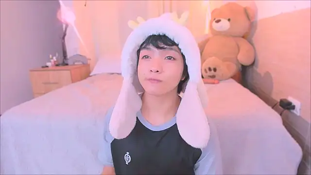 AllanYong18 online show from September 24, 2025, 7:59 am