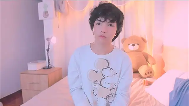 AllanYong18 online show from December 14, 2025, 10:54 am