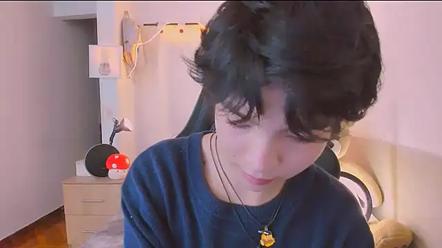 AllanYong18 online show from April 6, 2026, 7:42 am