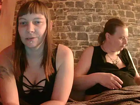 Snapshot of YviEngel87 chatting on January 22, 2025, 3:07 pm YviEngel87 online show from January 22, 2025, 3:07 pm