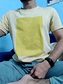 TOPMOON001 online show from October 24, 2025, 11:42 am