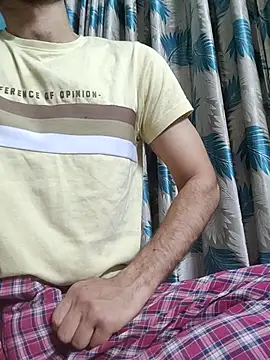 TOPMOON001 online show from March 9, 2026, 6:33 pm