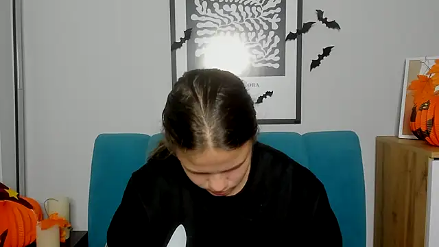 AdeleCruz online show from November 2, 2025, 8:08 am