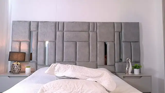 Karla Hudsson online show from November 13, 2025, 1:15 pm