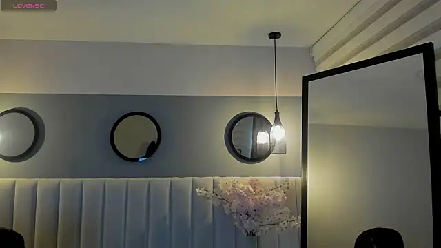 chelsea bolton  online show from March 31, 2026, 12:07 pm