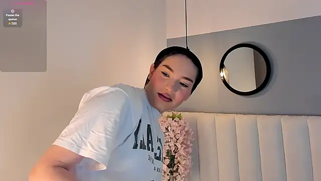 chelsea bolton  online show from March 22, 2026, 12:29 pm