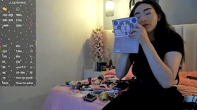 chelsea bolton  online show from April 7, 2026, 12:18 pm