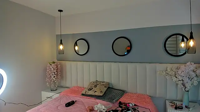 chelsea bolton  online show from April 6, 2026, 12:28 pm