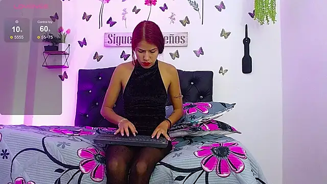 Snapshot of Candy_Mendez chatting on November 5, 2025, 12:19 pm Candy Mendez online show from November 5, 2025, 12:19 pm