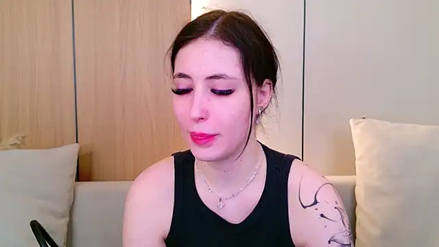 Snapshot of EmmaLawrens chatting on April 18, 2026, 11:01 am EmmaLawrens online show from April 18, 2026, 11:01 am