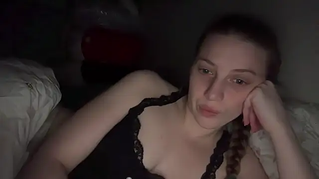 Snapshot of Ella-82 chatting on February 21, 2025, 3:12 am Ella-82 online show from February 21, 2025, 3:12 am