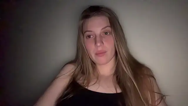 Snapshot of Ella-82 chatting on February 25, 2025, 2:26 pm Ella-82 online show from February 25, 2025, 2:26 pm