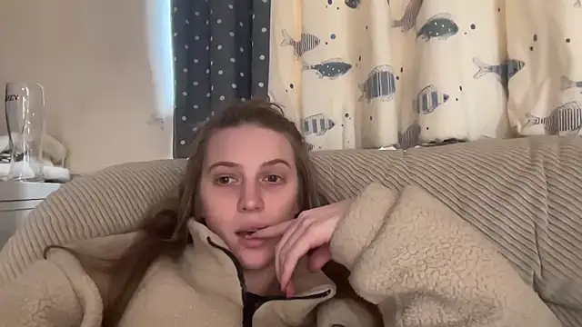 Snapshot of Ella-82 chatting on February 6, 2025, 4:25 pm Ella-82 online show from February 6, 2025, 4:25 pm