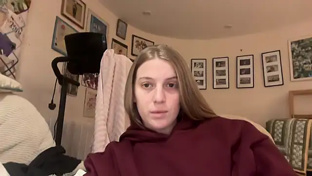 Snapshot of Ella-82 chatting on February 13, 2025, 3:03 pm Ella-82 online show from February 13, 2025, 3:03 pm