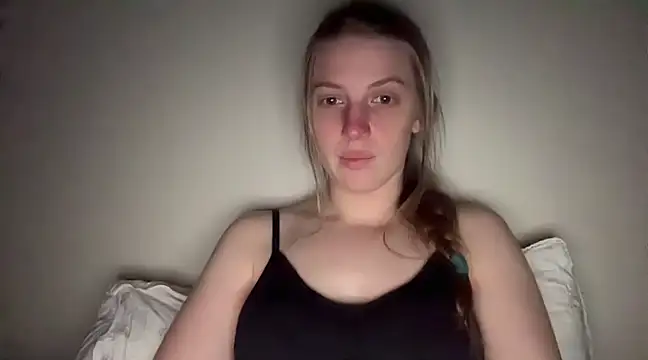 Snapshot of Ella-82 chatting on February 27, 2025, 3:08 am Ella-82 online show from February 27, 2025, 3:08 am