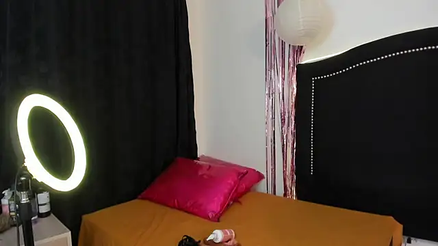 Snapshot of Cleo_Hott chatting on September 26, 2025, 7:48 am Cleo Hott online show from September 26, 2025, 7:48 am