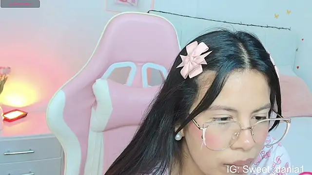 Snapshot of sweet_dania_ chatting on September 29, 2025, 3:46 am sweet dania online show from September 29, 2025, 3:46 am