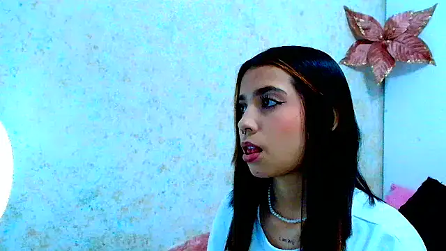 Rousse violett online show from February 11, 2025, 8:10 pm