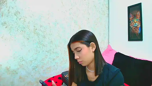 Rousse violett online show from March 11, 2025, 11:15 pm