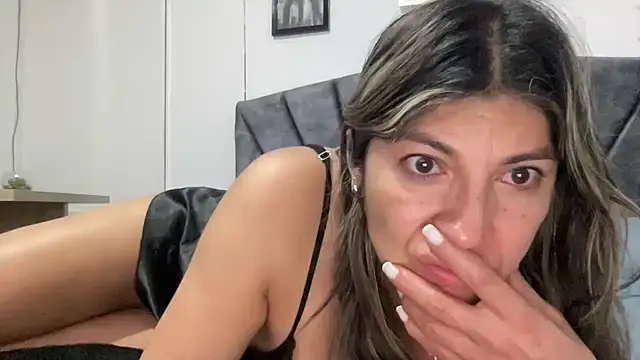 LunaBeya online show from February 9, 2026, 12:14 pm