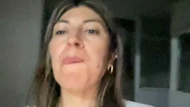 LunaBeya online show from April 4, 2026, 2:07 am