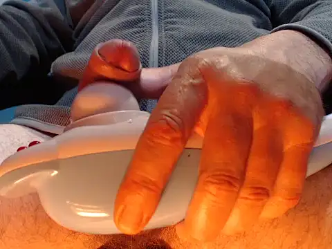 itsmeyes69 online show from September 27, 2025, 11:00 pm