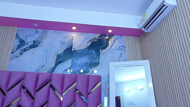 Snapshot of hotiergirl chatting on November 26, 2025, 12:27 pm hotiergirl online show from November 26, 2025, 12:27 pm