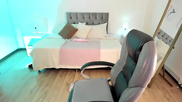  Daniela hot 1 online show from March 8, 2025, 3:28 am