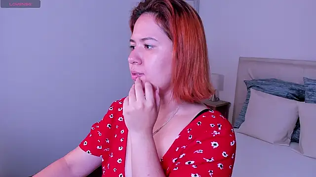 Snapshot of zoes_milee chatting on February 7, 2025, 11:12 am zoes milee online show from February 7, 2025, 11:12 am