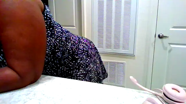chocolatechipkukky85 online show from July 13, 2026, 7:07 am