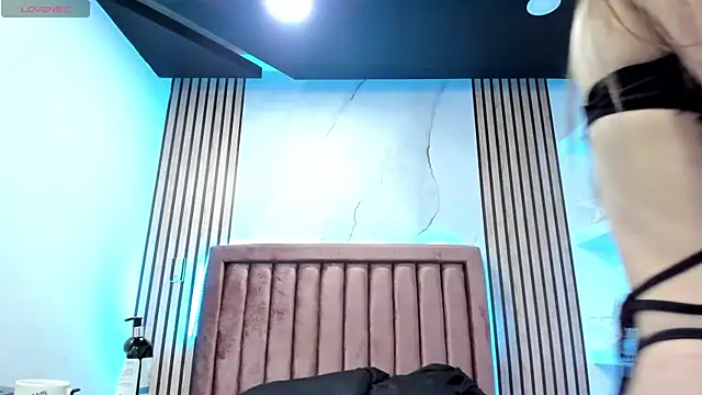 RubiSharqui  online show from March 17, 2025, 12:25 pm