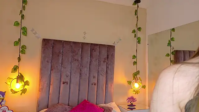 Snapshot of Dahlia_Rousse chatting on February 12, 2026, 5:40 am Dahlia Rousse online show from February 12, 2026, 5:40 am