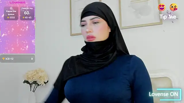 Snapshot of taylorsmiiith_ chatting on February 17, 2026, 3:20 pm taylorsmiiith online show from February 17, 2026, 3:20 pm