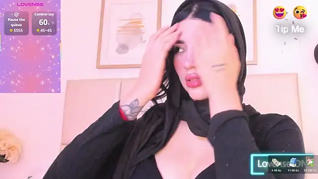 taylorsmiiith  online show from March 27, 2026, 7:26 pm