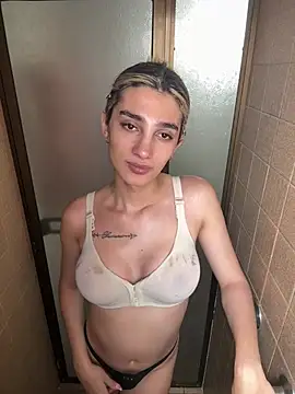 Queensara  online show from February 26, 2026, 5:46 pm