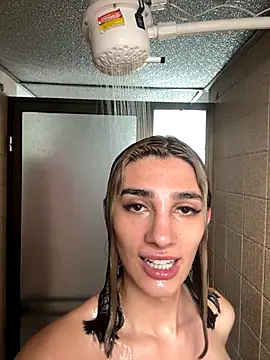 Queensara  online show from November 21, 2025, 6:40 pm