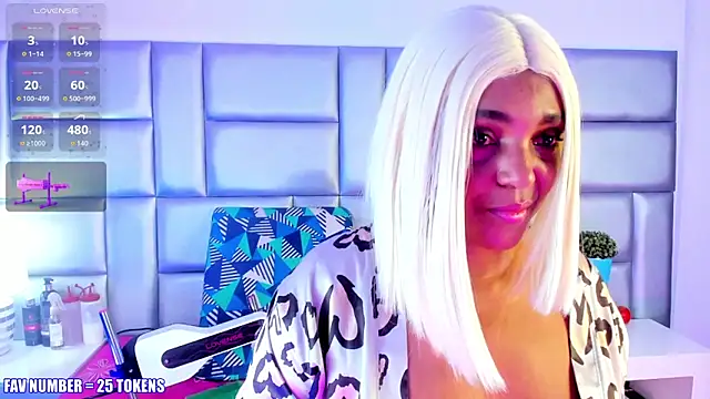 LovelyNickii online show from November 20, 2025, 1:01 pm